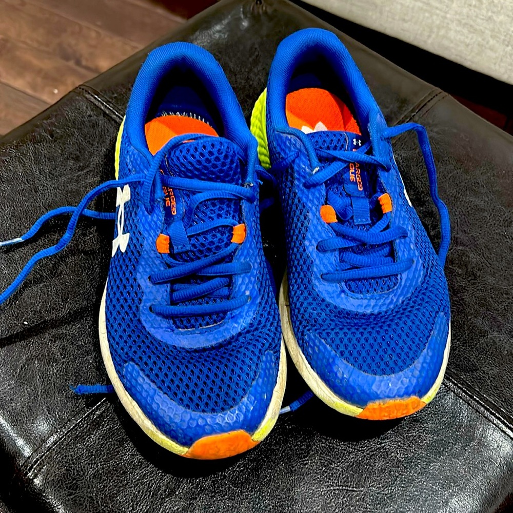 Boys size 4.5 used sneaker